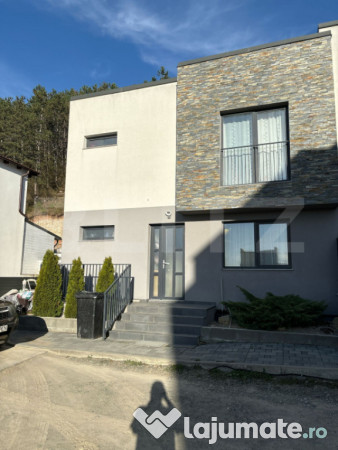 Casa tip triplex, cu 5 camere, 113 mp, teren de 200 mp, zon