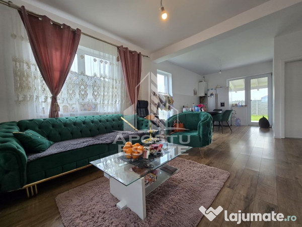 Jumatate de duplex, p+m, cu 3 camere si 2 bai, sag