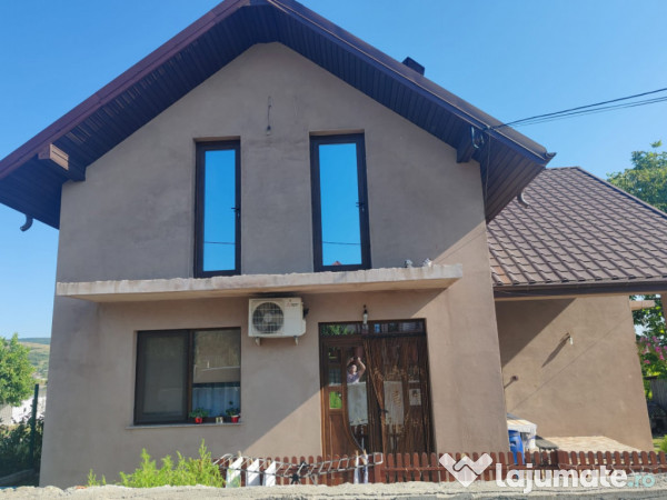 Vanzare casa cu etaj satu nou muntenii de sus