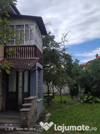 Casa gura humorului.