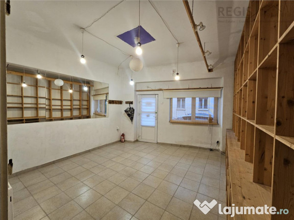 Spatiu comercial centru acces stradal, loc de parcare propri